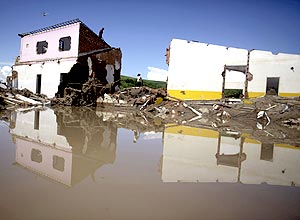 Chuva causa alagamentos e destruição na cidade de Branquinha, uma das mais afetadas em Alagoas