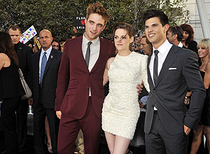 Trio protagonista esteve presente na pr-estreia realizada ontem (24) em Los Angeles; Pattinson negou estar cansado da Saga
