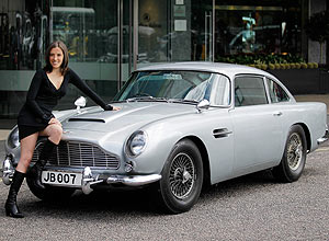 Aston Martin DB5 de James Bond vai a leilo