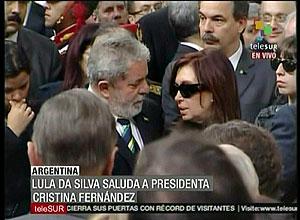 Presidente Lula conversa com Cristina Kirchner no velório de Néstor Kirchner na Casa Rosada, sede do governo argentino