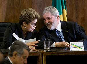 Ex-presidente Lula critica os que pregam a sua volta e busca reconciliar a sucessora com os partidos aliados
