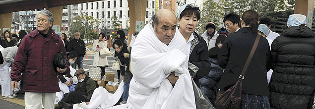 Pacientes e enfermeiras são retirados de hospital em Sendai após terremoto