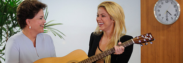 Dilma ganhou violão da cantora colombiana Shakira; instrumento deve ser leiloado