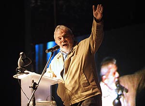 O ex-presidente Lula discursa em evento no Uruguai (Miguel Rojo/AFP)