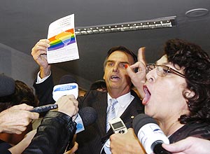 Senadora Marinor Brito (à dir.) e deputado Jair Bolsonaro discutem durante reunião na Comissão de Direitos Humanos
