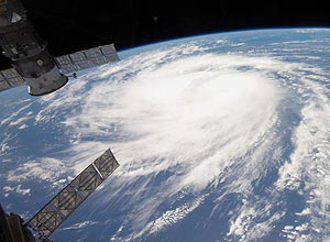 Imagem feita pela Nasa do furaco Katia, que foi rebaixado a tempestade tropical, mas voltou a ganhar fora no Atlntico