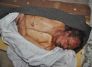 O corpo de Muammar Gaddafi ficou por quatro dias exposto em uma cmara frigorfica na cidade de Misrata, na Lbia