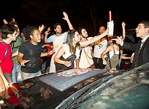 Estudantes em confronto com a polícia na USP