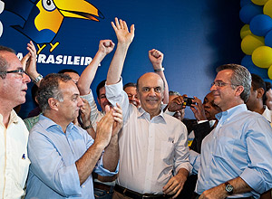 José Serra comemora sua vitória nas prévias do PSDB