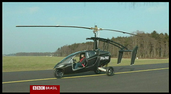O veículo pessoal aéreo e terrestre pode ser usado na estrada ou como um girocóptero
