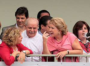 Lula participa de evento com Marta (de rosa) e Haddad (ao fundo) em So Bernardo do Campo, em abril deste ano