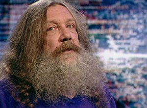 O quadrinista Alan Moore durante entrevista ao programa de televiso "Hard Talk", da BBC