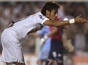 Neymar comemora gol contra o Bolívar
