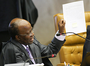 Ministro Joaquim Barbosa iniciou seu voto sobre o processo do mensalão por acusações contra João Paulo Cunha
