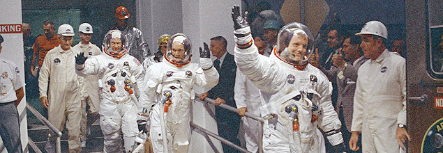 ORG XMIT: NY208 FILE - In this July 16, 1969 file photo, Neil Armstrong waving in front, 