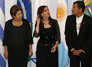 La presidenta Dilma junto al presidente de Ecuador, Rafael Correa, y su homloga argentina Cristina Kichner, durante una cumbre del Mercosur en Brasilia.