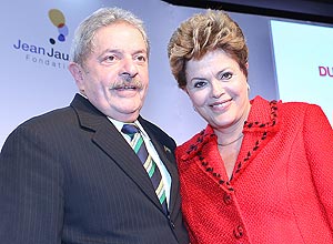 Lula e Dilma durante evento em Paris