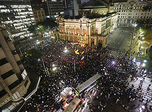 Dozens of protesters were arrested, many of them even before the beginning of the demonstration at 5PM in front of the Municipal Theater