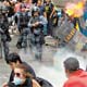 Protesto no Rio tem confronto, <br>saques, feridos e 17 detidos