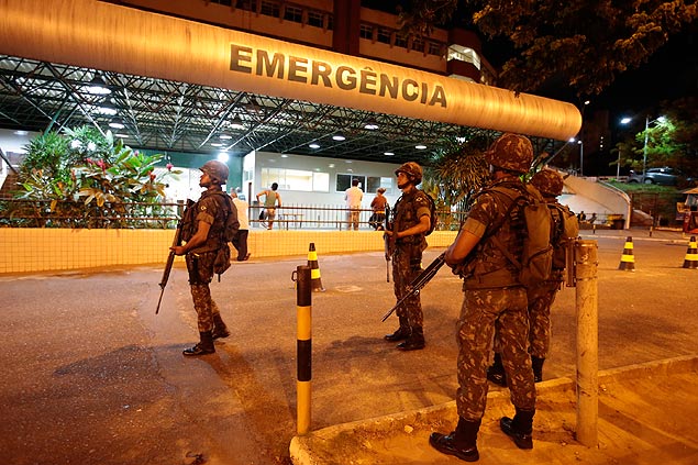 Exército faz segurança em Salvador durante greve da PM; lojas foram saqueadas e ônibus deixaram de circular durante a paralisação