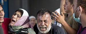Palestinos choram morte de crianças em ataque a campo de refugiados na faixa de Gaza (Mahmud Hams/AFP) Palestinos choram morte de crianças em ataque a campo de refugiados na faixa de Gaza (Mahmud Hams/AFP)