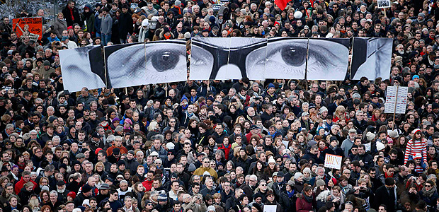 Franceses participam de marcha em homenagem s vtimas de atentados terroristas