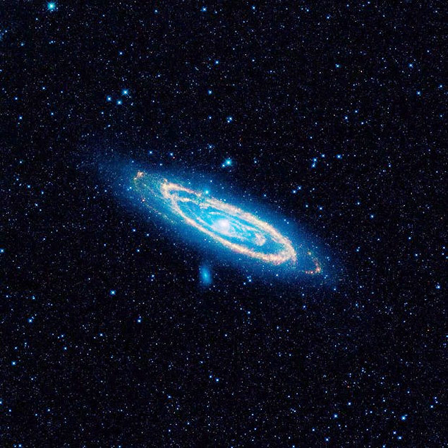 Imagem infravermelha feita pelo Wise de Andrmeda, uma das 100 mil galxias do estudo