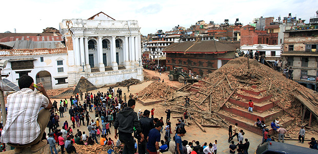 Templos da praa Durbar ficaram totalmente destrudos aps o terremoto do dia 25 de abril