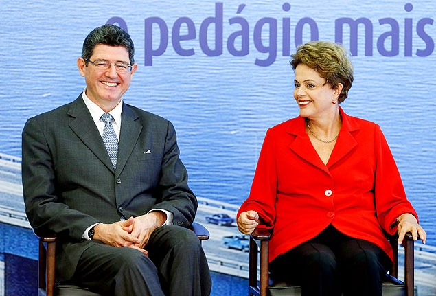 O ministro Joaquim Levy (Fazenda) participa, ao lado da presidente Dilma, de evento no Palcio do Planalto