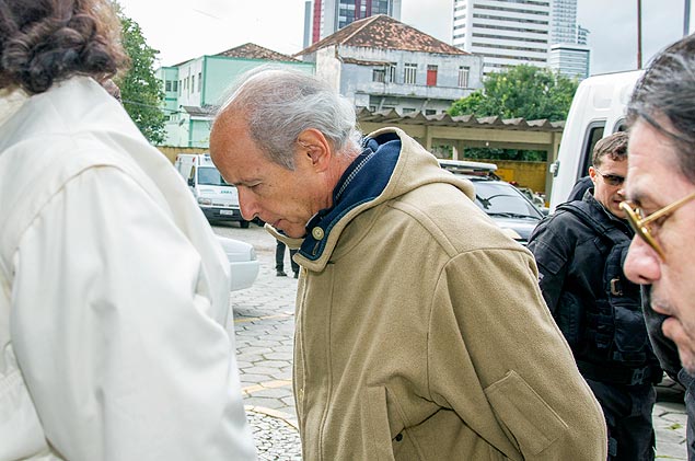 O Presidente da Andrade Gutierrez, Otávio Marques de Azevedo, chega ao IML de Curitiba para exames