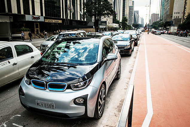 SAO PAULO, SP, BRASIL, 23-06-2015, 15h25: Teste com o BMW i3 que e o primeiro carro eletrico vendido oficialmente no Brasil. (Foto: Eduardo Anizelli/Folhapress, SUP-VEICULOS ) ***EXCLUSIVO*** ORG XMIT: EANI3640.CR2