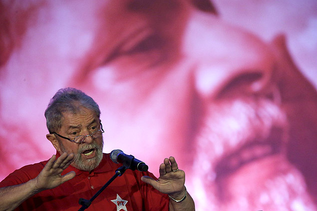 Former Brazilian President Luiz Inacio Lula da Silva speaks during a Workers' Party meeting regarding the National Act for Education, in Brasilia August 14, 2015. REUTERS/Ueslei Marcelino ORG XMIT: BSB03