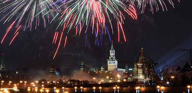 Fogos de artifcio sobre o Kremlin, em Moscou