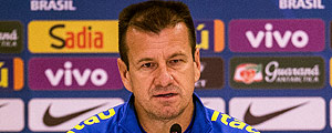 Técnico Dunga em entrevista coletiva em junho de 2015 – Eduardo Anizelli - 9.jun.2015/Folhapress Técnico Dunga em entrevista coletiva em junho de 2015 – Eduardo Anizelli - 9.jun.2015/Folhapress