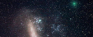 Cometa 252P/Linear se apresenta como traço verde, próximo à Grande Nuvem de Magalhães – Justin Tilbrook - 16.mar.2016/Sociedade Astronômica do Sul da Australia