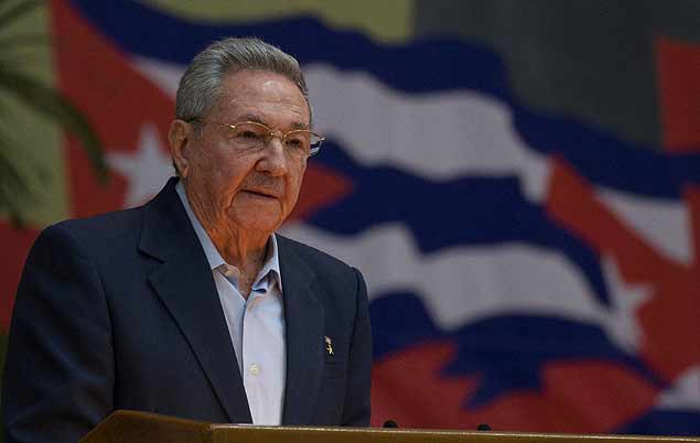 O ditador de Cuba, Ral Castro, discursa na sesso de abertura do 7 Congresso do Partido Comunista