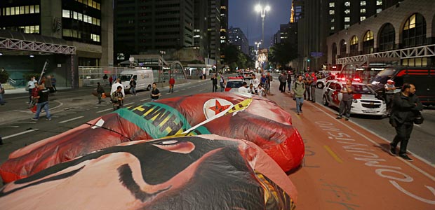 Manifestantes pr e contra o Impeachment vo para a avenida Paulista para acompanhar a votao do afastamento da presidente Dilma Rousseff no Senado