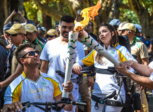 Passagem da tocha olímpica pelo parque Ibirapuera conduzida por Lais Souza – Reprodução/Tv Globo Passagem da tocha olímpica pelo parque Ibirapuera conduzida por Lais Souza – Reprodução/Tv Globo