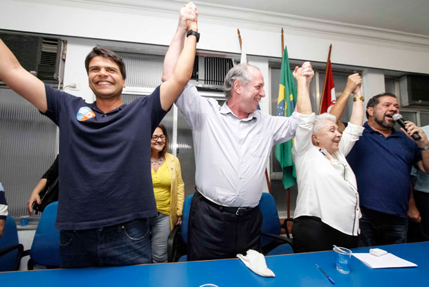 O candidato a prefeito do Rio, Pedro Paulo (PMDB), recebeu o apoio do ex-prefeito, ex-governador e ex-ministro Ciro Gomes (PDT), em ato realizado na sede do partido