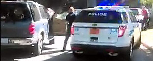 Cena do vídeo feito pela mulher de Keith Scott, morto em Charlotte (EUA) pela polícia – Reprodução/'New York Times' Cena do vídeo feito pela mulher de Keith Scott, morto em Charlotte (EUA) pela polícia – Reprodução/'New York Times'