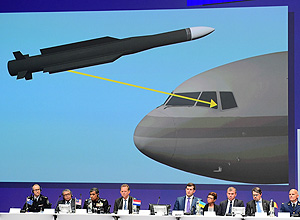 Comissão internacional apresenta relatório final sobre queda de avião da Malaysia Airlines, em 2014, na Ucrânia – Emmanuel Dunand/AFP Comissão internacional apresenta relatório final sobre queda de avião da Malaysia Airlines, em 2014, na Ucrânia – Emmanuel Dunand/AFP