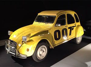 Citroën 2CV utilizado pelo ator Roger Moore em '007 - Somente para seus olhos' – Eduardo Sodré/Folhapress Citroën 2CV utilizado pelo ator Roger Moore em '007 - Somente para seus olhos' – Eduardo Sodré/Folhapress
