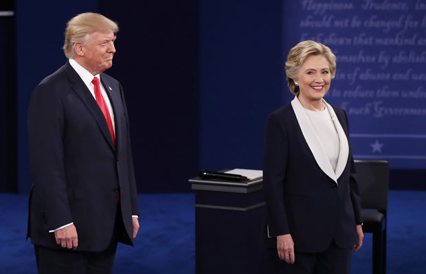 Donald Trump e Hillary Clinton durante debate, em 9/10