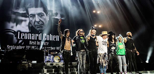 Guns N' Roses fazem homenagem a Leonard Cohen durante show no Allianz Parque, em So Paulo