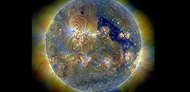 O Observatrio de Dinmica Solar da Nasa faz imagem em que a nossa estrela mais prxima parece uma joia 