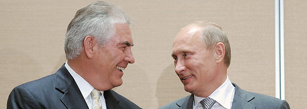(FILES) This file photo taken on August 30, 2011 shows Russia's Prime Minister Vladimir Putin (L) speaking with ExxonMobil President and Chief Executive Officer Rex Tillerson during the signing of a Rosneft-ExxonMobil strategic partnership agreement in Sochi on August 30, 2011. President-elect Donald Trump on Tuesday tapped ExxonMobil chief Rex Tillerson, an oilman with deep ties to Russia, as his secretary of state. Tillerson's nomination comes just days after a secret CIA report accused Russia of interfering with the US election in favor of Trump, in a development which could complicate his confirmation. / AFP PHOTO / RIA NOVOSTI / ALEXEY DRUZHININ ORG XMIT: MOW001