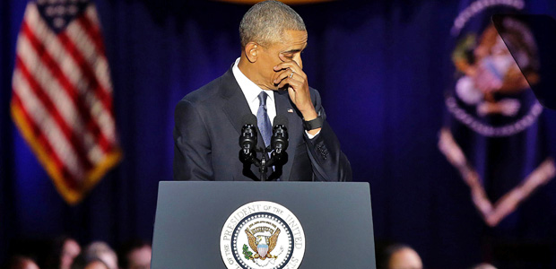 Barack Obama se emociona ao agradecer  mulher, Michelle, s filhas, Sasha e Malia, e ao vice-presidente Joe Biden em discurso de despedida