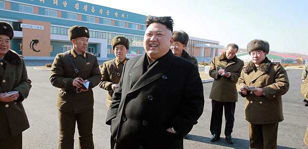 O ditador norte-coreano, Kim Jong-un, visita fazenda na regio de Pyongyang