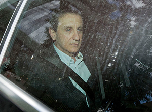 O doleiro Alberto Youssef deixa a sede da Justiça Federal em Curitiba – Paulo Lisboa/Folhapress O doleiro Alberto Youssef deixa a sede da Justiça Federal em Curitiba – Paulo Lisboa/Folhapress