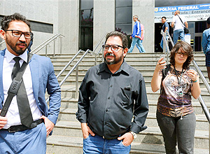 Eduardo Guimarães, do Blog da Cidadania (no centro), deixa a sede da Polícia Federal em São Paulo – Marcos Bezerra/Futura Press/Folhapress Eduardo Guimarães, do Blog da Cidadania (no centro), deixa a sede da Polícia Federal em São Paulo – Marcos Bezerra/Futura Press/Folhapress